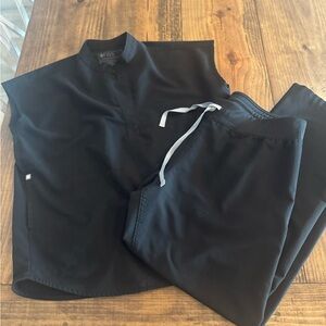 Women’s fig scrub set